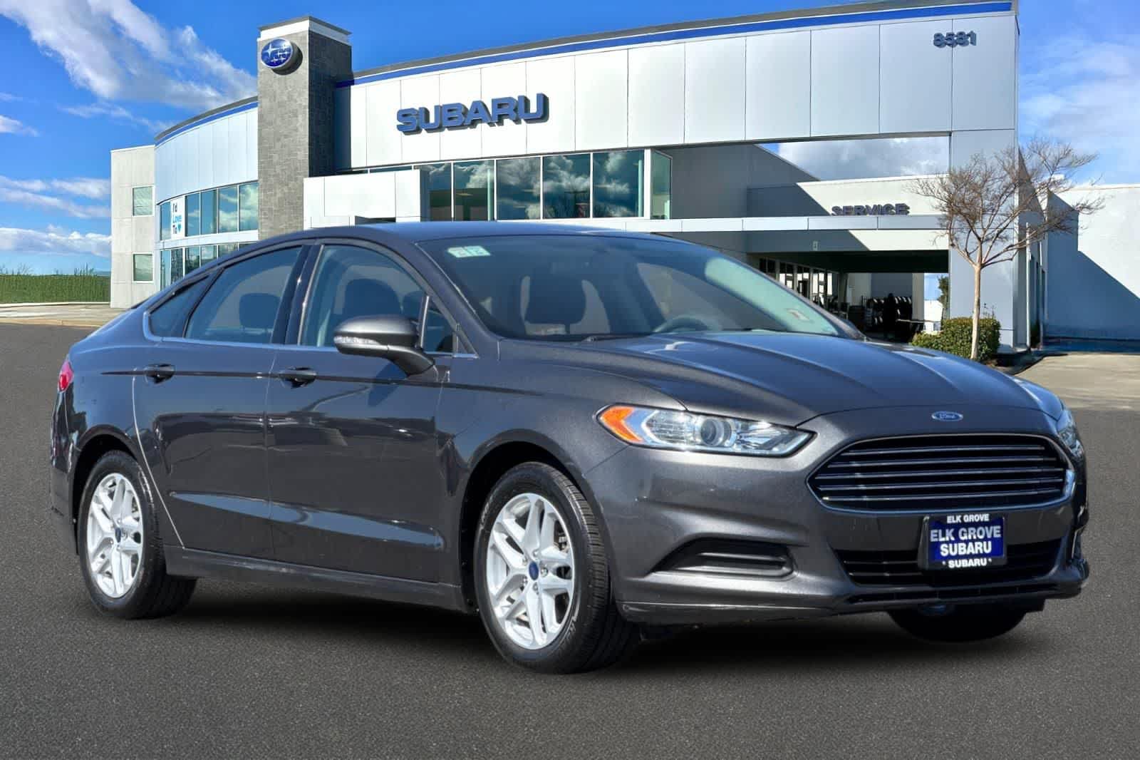 Used 2016 Ford Fusion SE FWD image 5