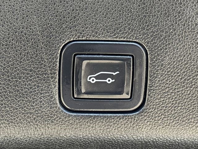 Used 2024 GMC Yukon XL AT4 w/ Technology Package image 22