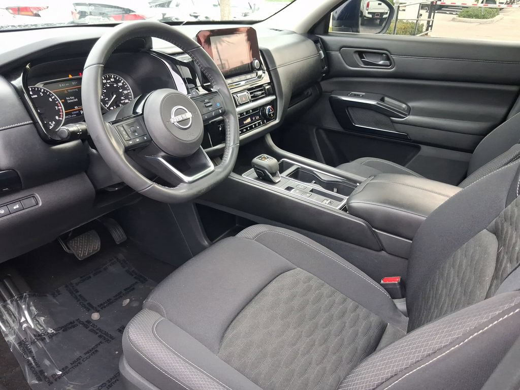 Certified 2023 Nissan Pathfinder SV w/ SV Premium Package FWD image 14