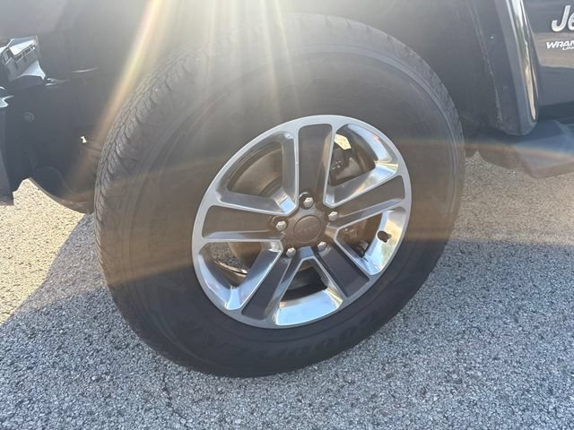 Used 2019 Jeep Wrangler Unlimited Sahara AWD/4WD image 9