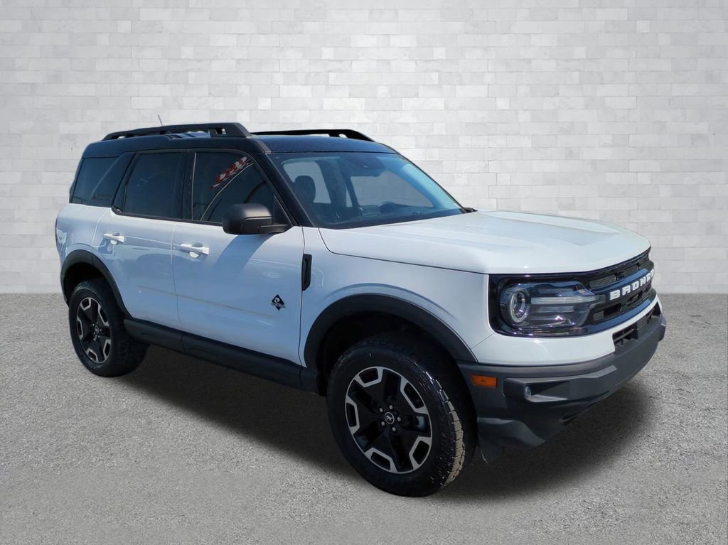 Used 2024 Ford Bronco Sport Outer Banks w/ Tech Package AWD/4WD image 2