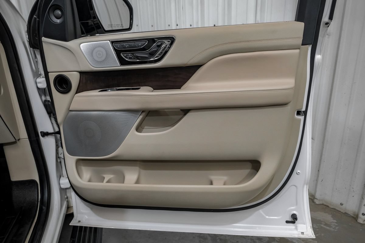Used 2020 Lincoln Navigator L Reserve w/ Luxury Package RWD image 47