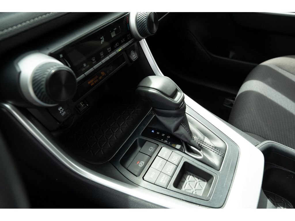 Used 2019 Toyota RAV4 LE image 24