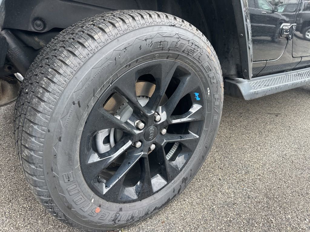 Used 2023 Jeep Wrangler Unlimited Sahara w/ Cold Weather Group AWD/4WD image 8