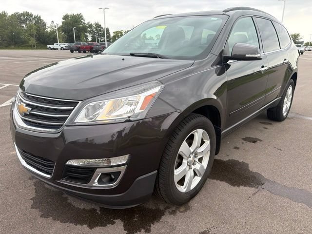 Used 2016 Chevrolet Traverse LT w/ Style and Technology Package FWD image 2