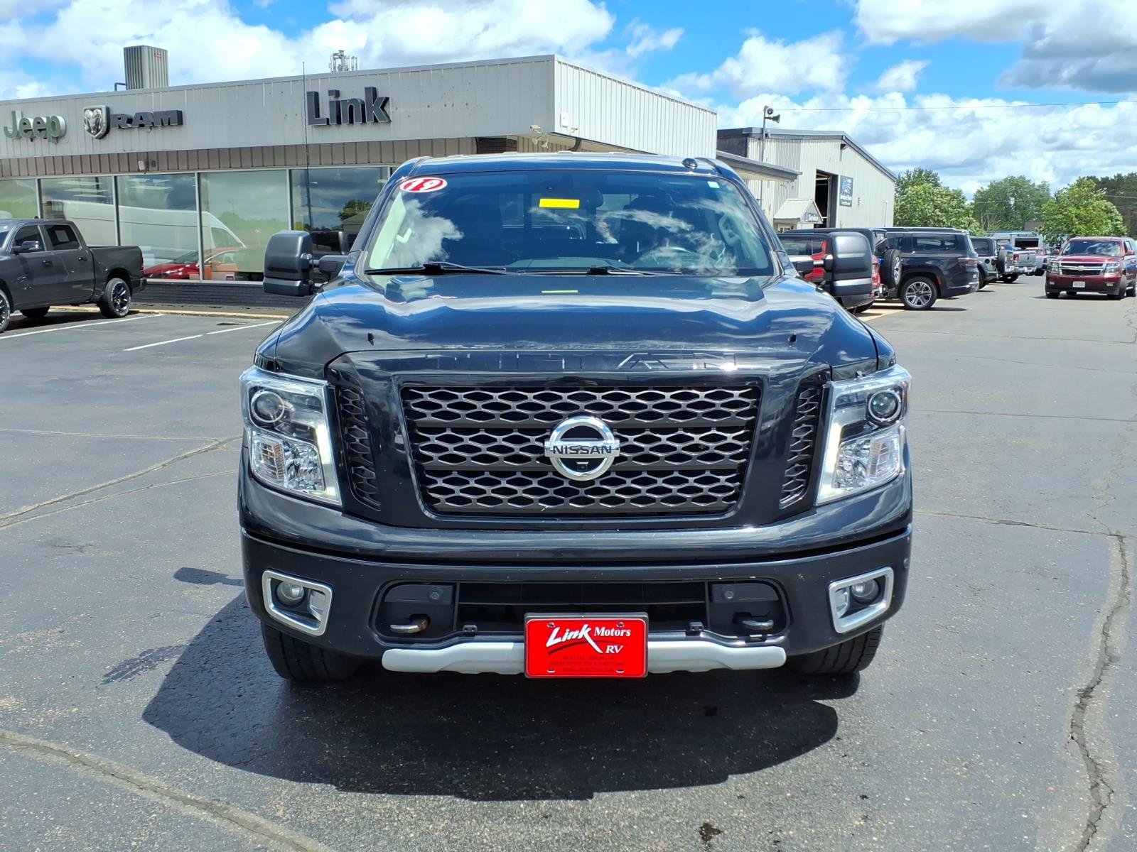 Used 2019 Nissan Titan PRO-4X w/ Pro-4x Convenience Package AWD/4WD image 9