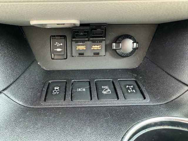 Used 2019 Toyota Highlander XLE image 17