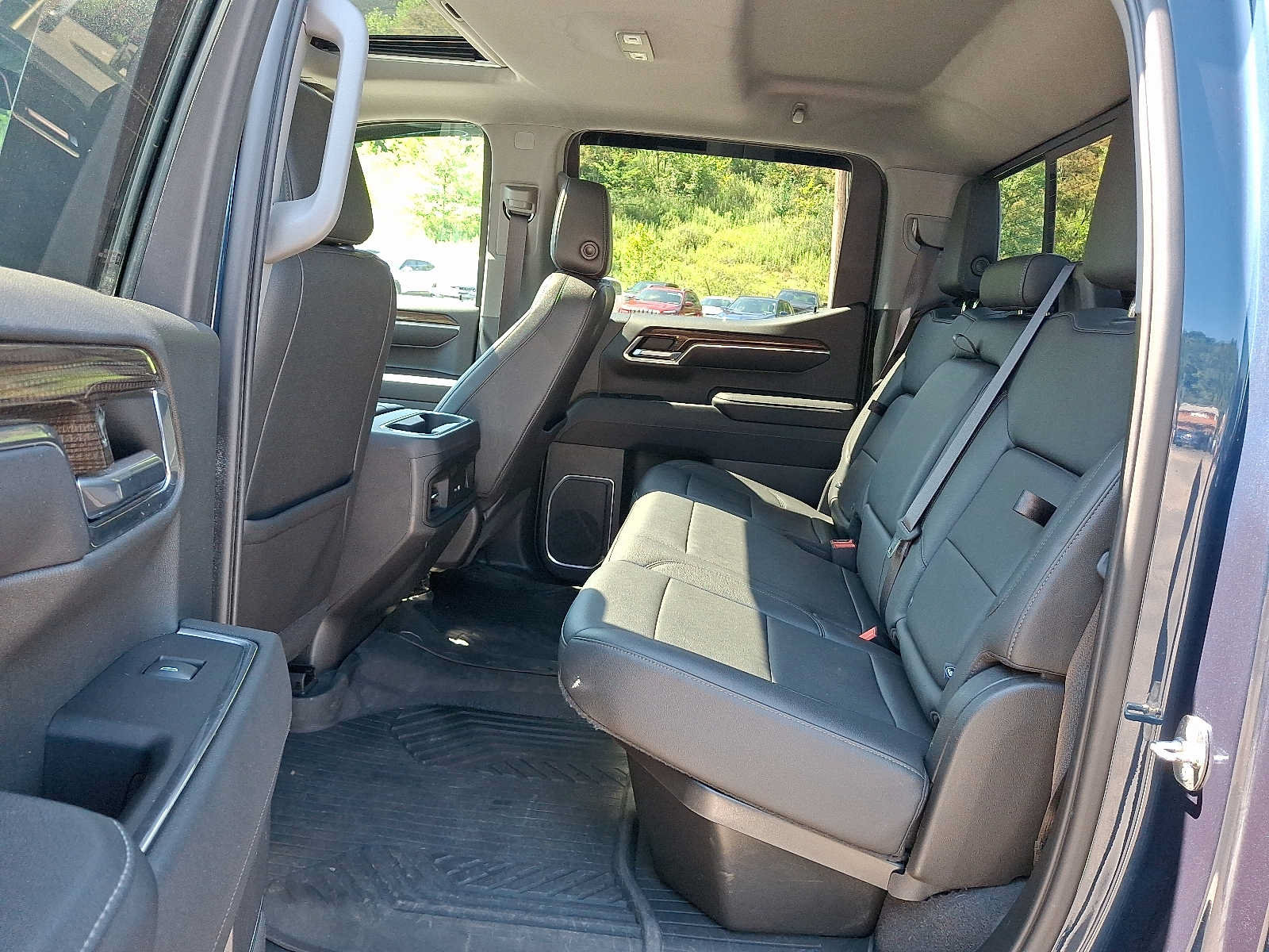 Used 2022 Chevrolet Silverado 1500 LT Trail Boss w/ LT Trail Boss Premium Package AWD/4WD image 10