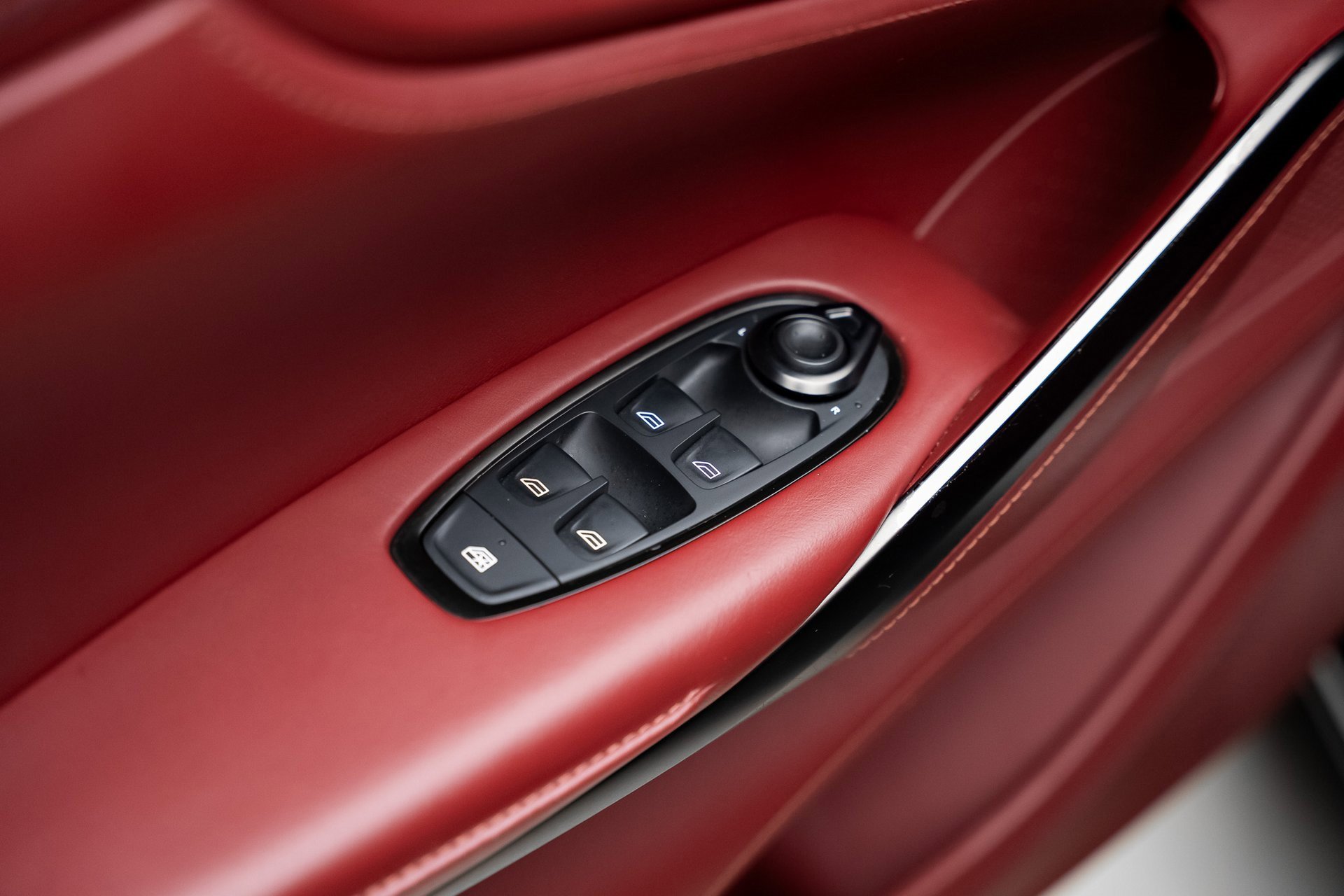 Used 2021 Aston Martin DBX image 57