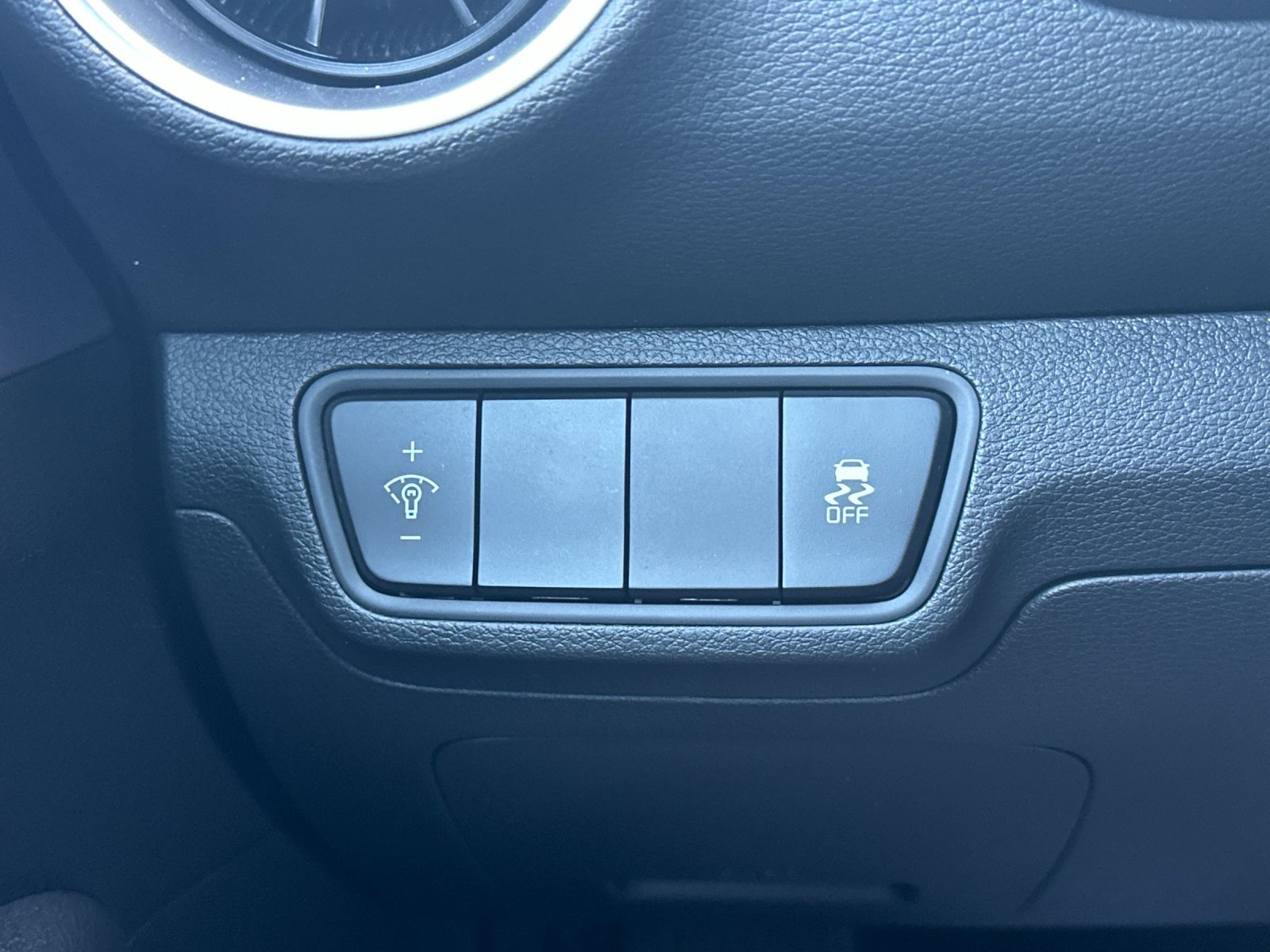 Certified 2024 Kia Forte LXS image 25