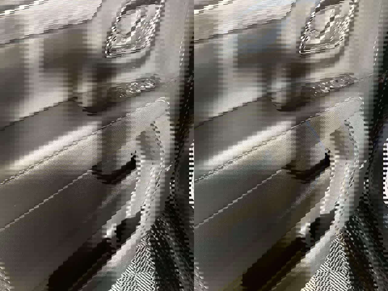 Used 2024 GMC Yukon XL SLT image 13