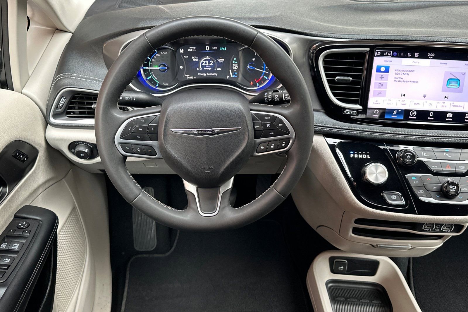 Used 2023 Chrysler Pacifica Touring-L image 18