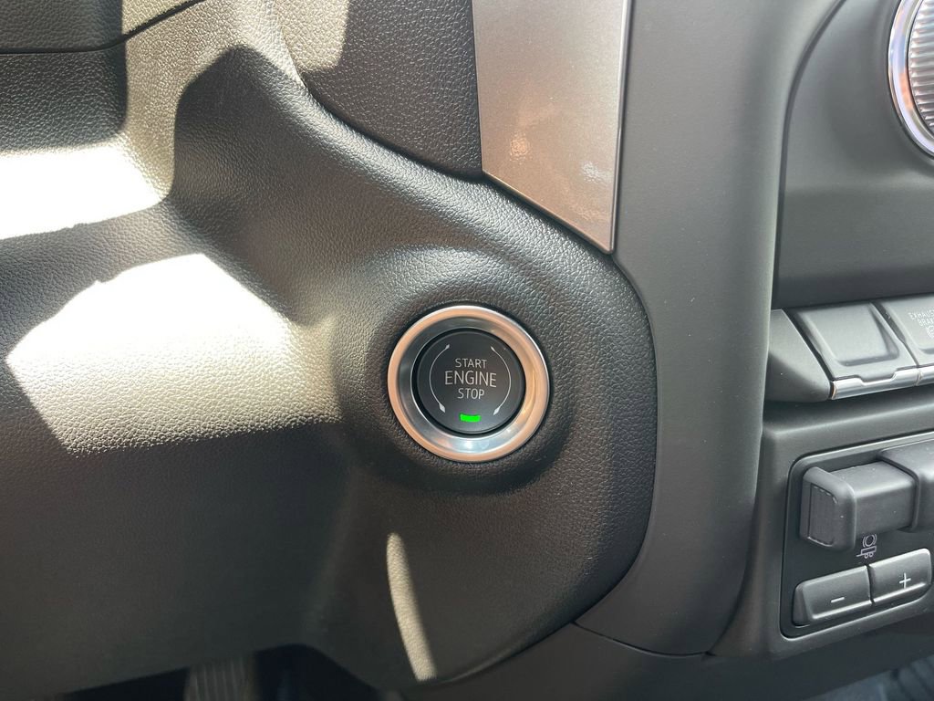 Used 2025 GMC Sierra 2500 Pro w/ Convenience Package image 18