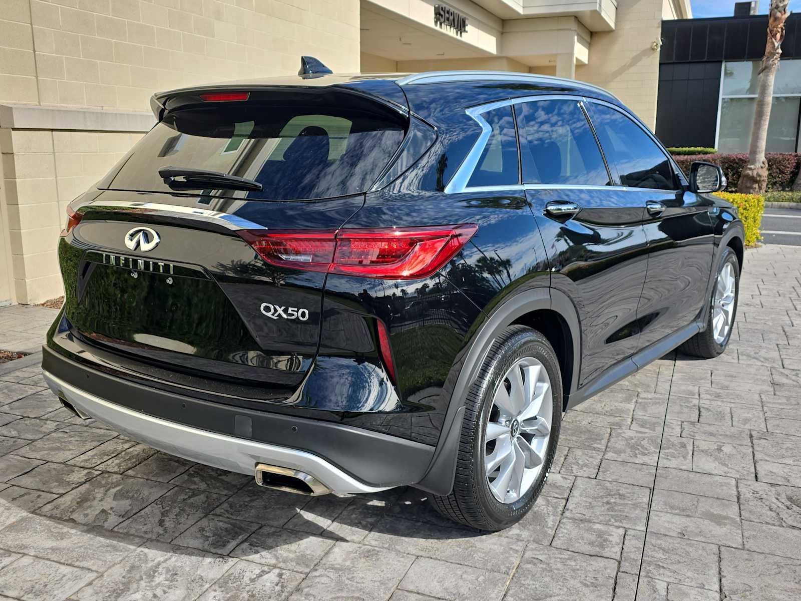 Used 2022 INFINITI QX50 Luxe image 3
