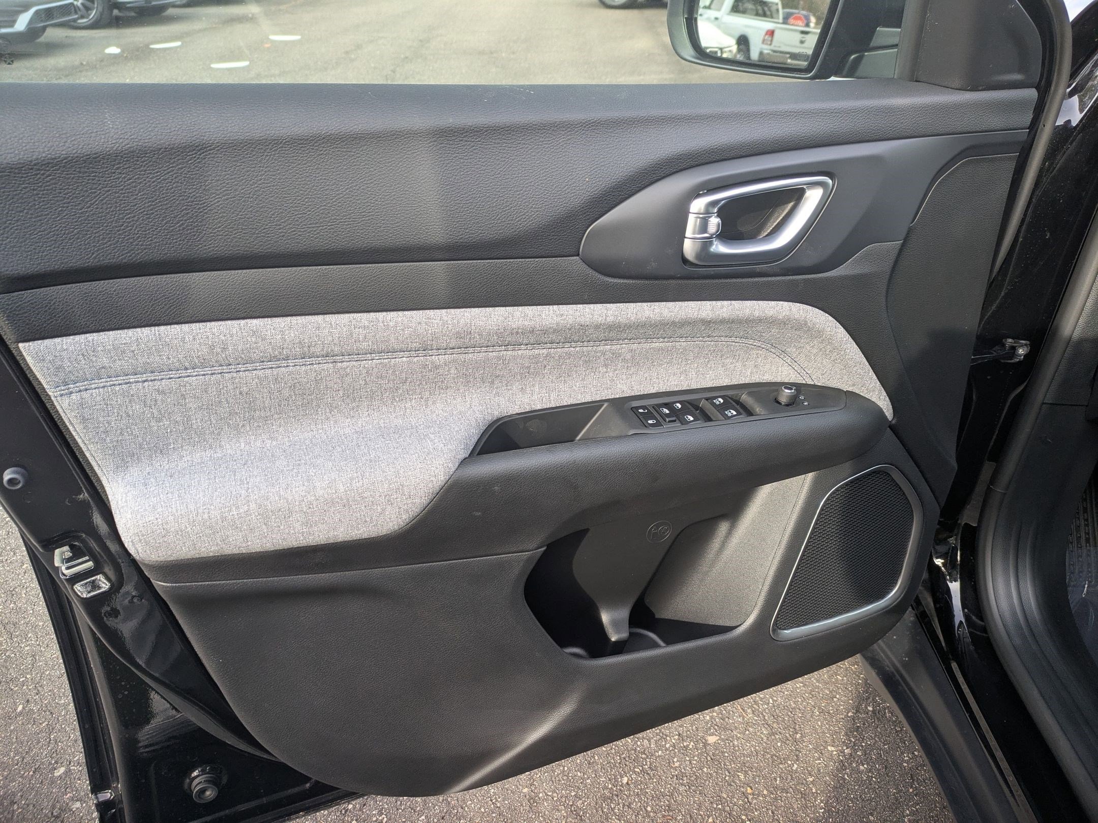 New 2026 Jeep Compass Latitude image 14