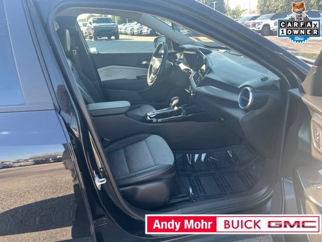 Used 2025 Chevrolet Trax LT w/ Driver Confidence Package FWD image 37