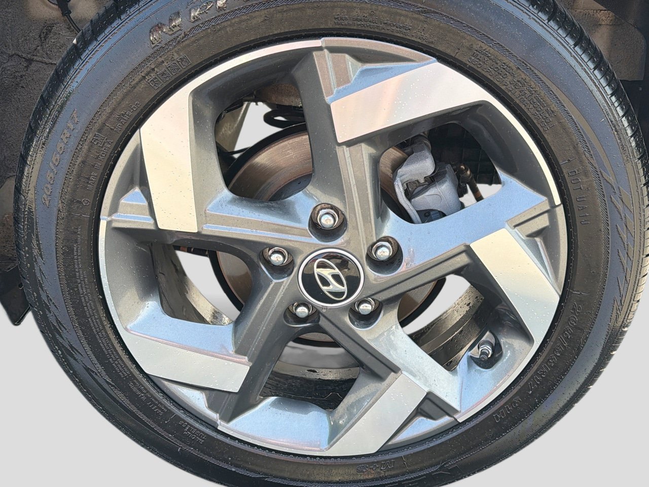 Certified 2024 Hyundai Venue Limited FWD image 14