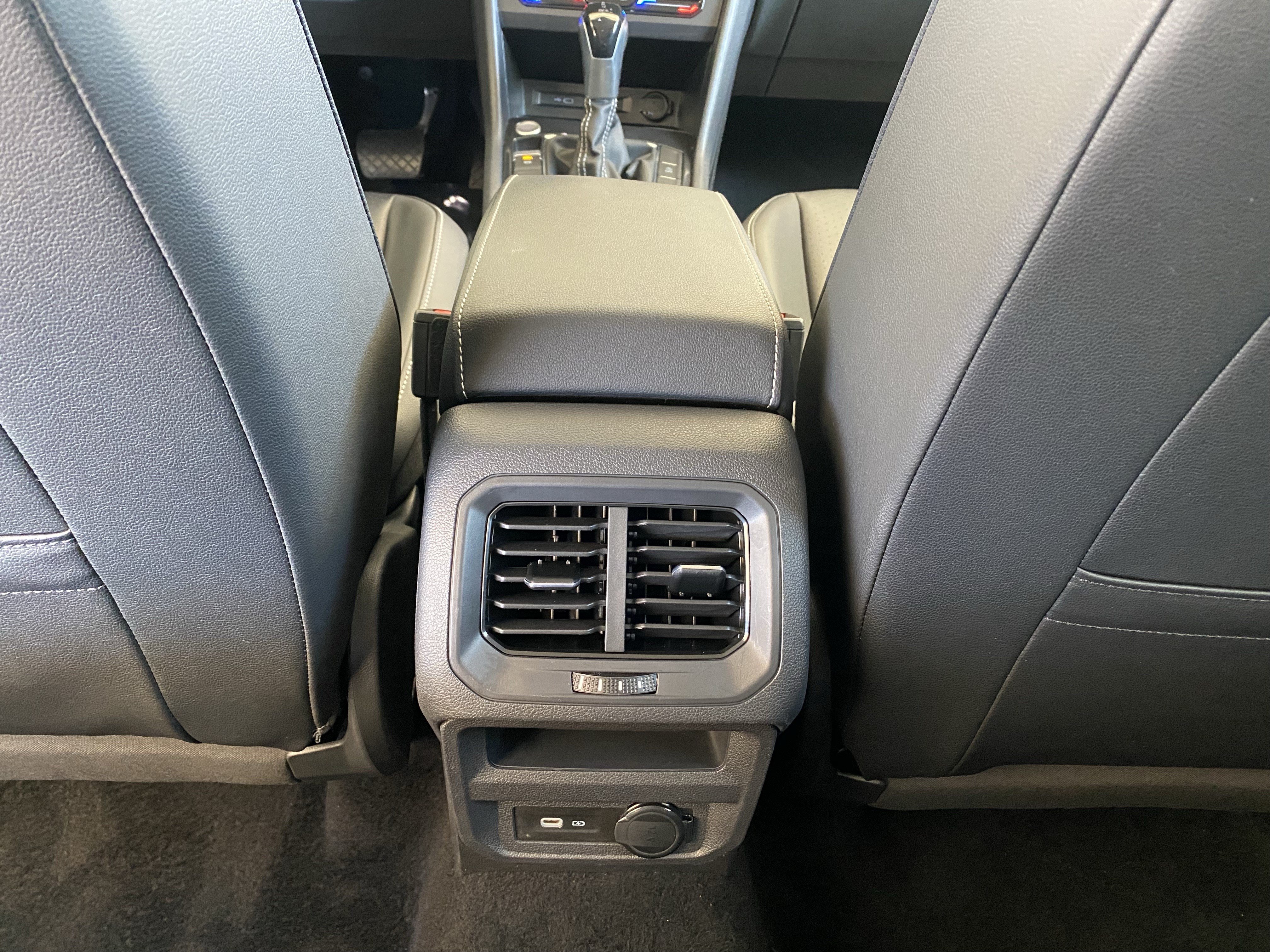 Certified 2023 Volkswagen Tiguan SE FWD image 36