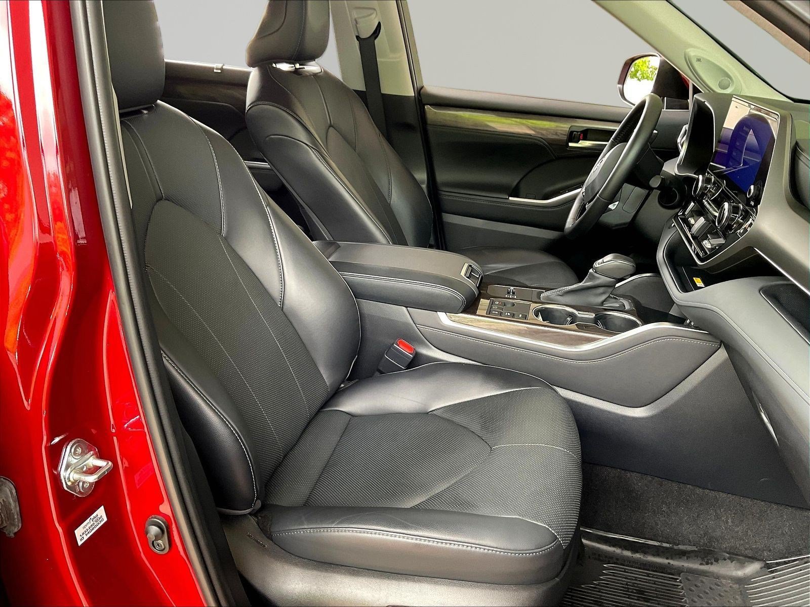 Used 2023 Toyota Highlander Limited AWD/4WD image 30