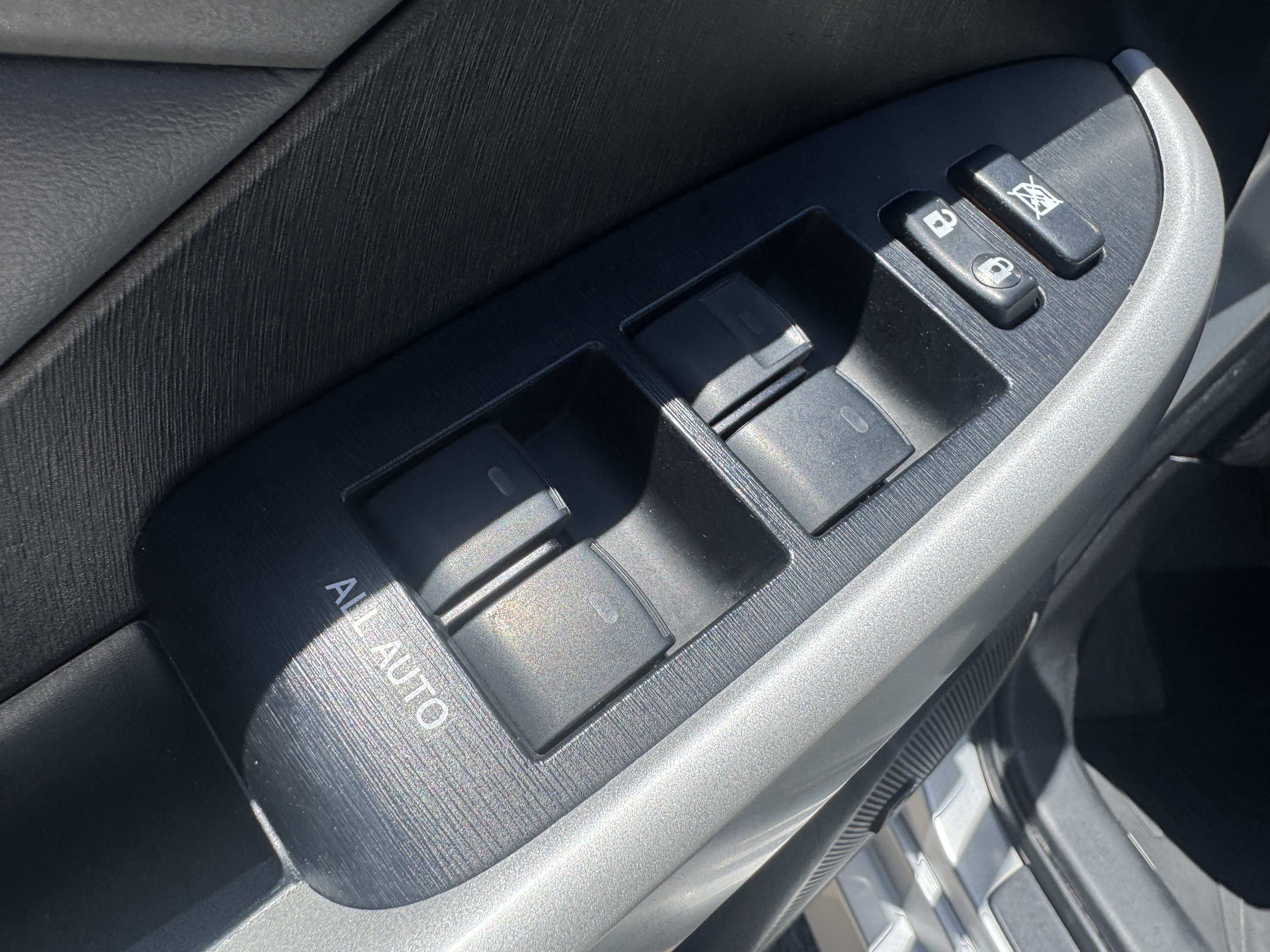 Used 2013 Toyota Prius Five FWD image 18