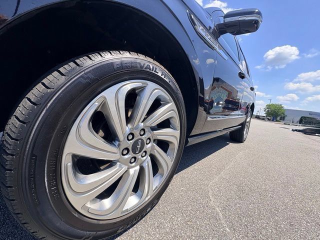 Used 2024 Lincoln Navigator Reserve AWD/4WD image 9