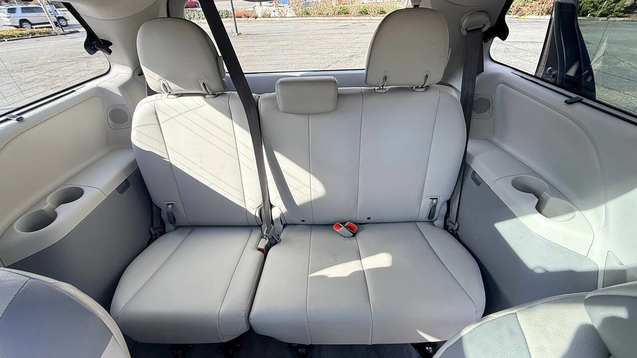 Used 2012 Toyota Sienna Limited w/ Premium Pkg image 25