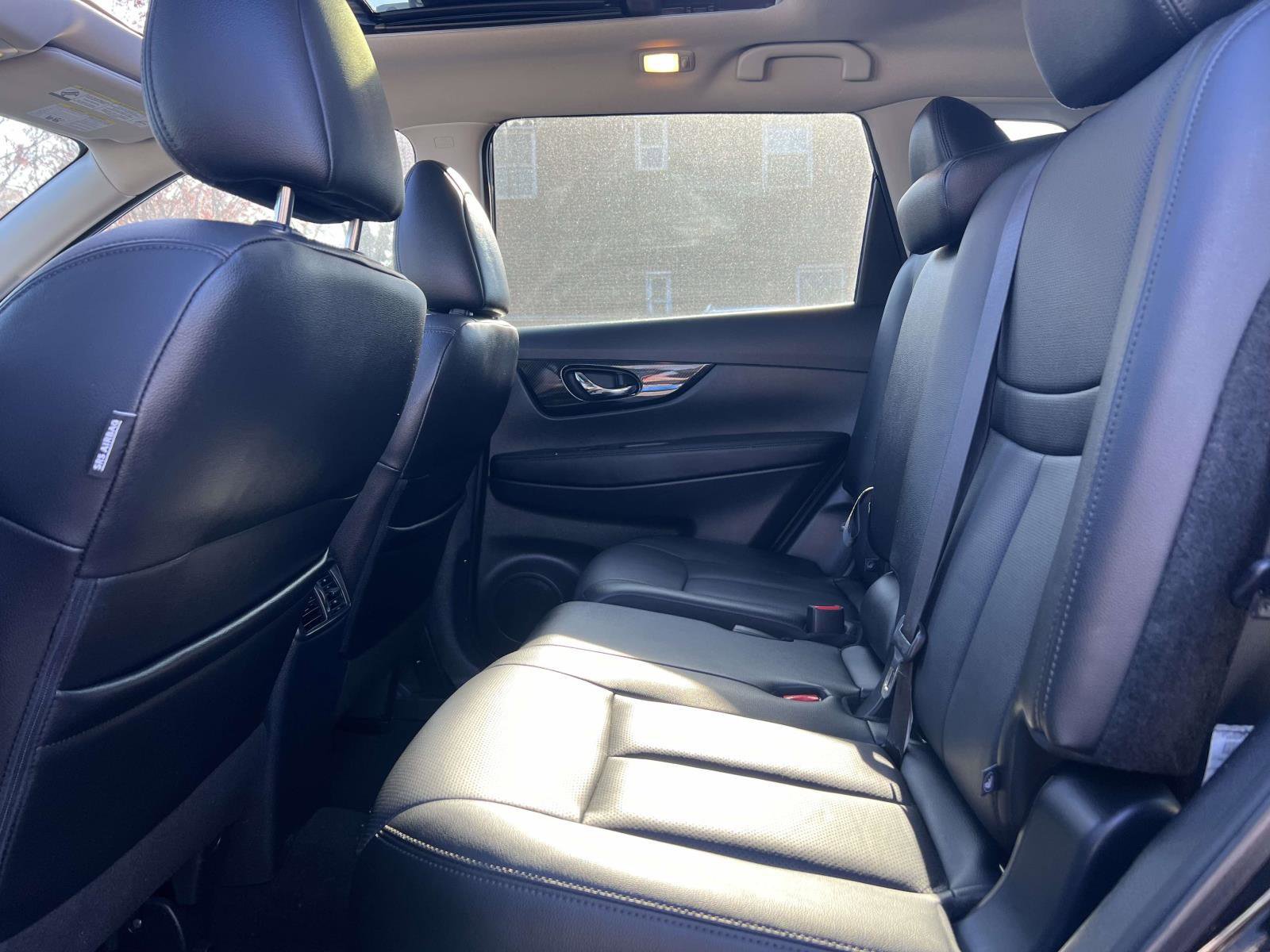 Used 2020 Nissan Rogue SL w/ Premium Package image 12