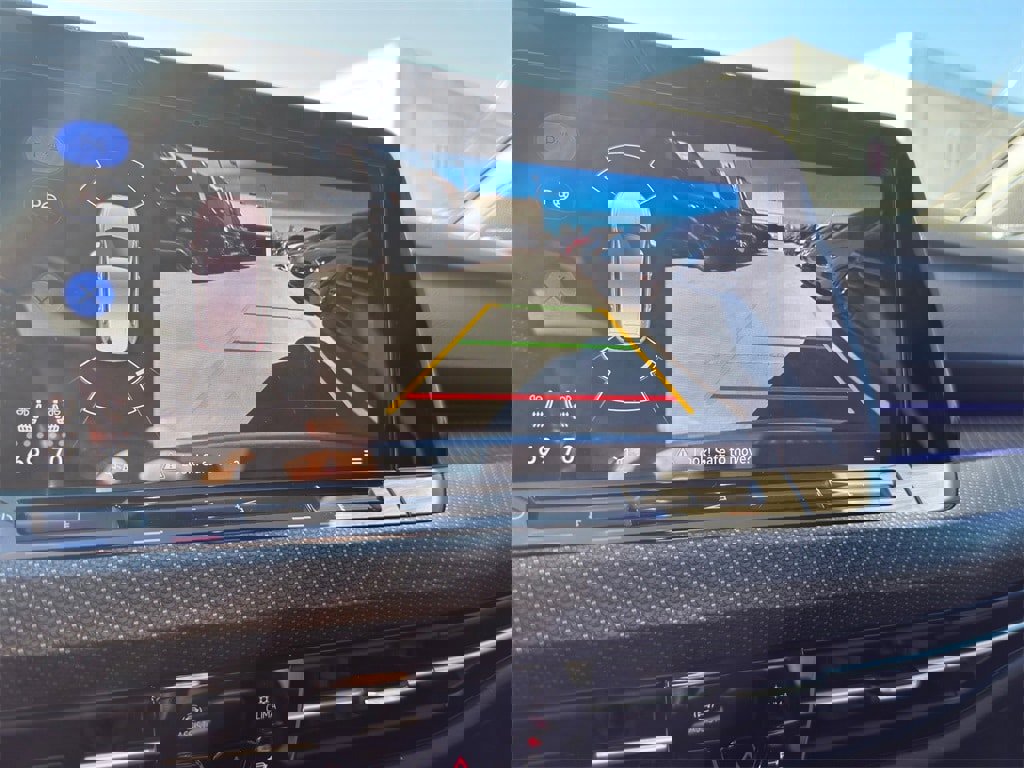 Used 2024 Volkswagen Golf R image 21