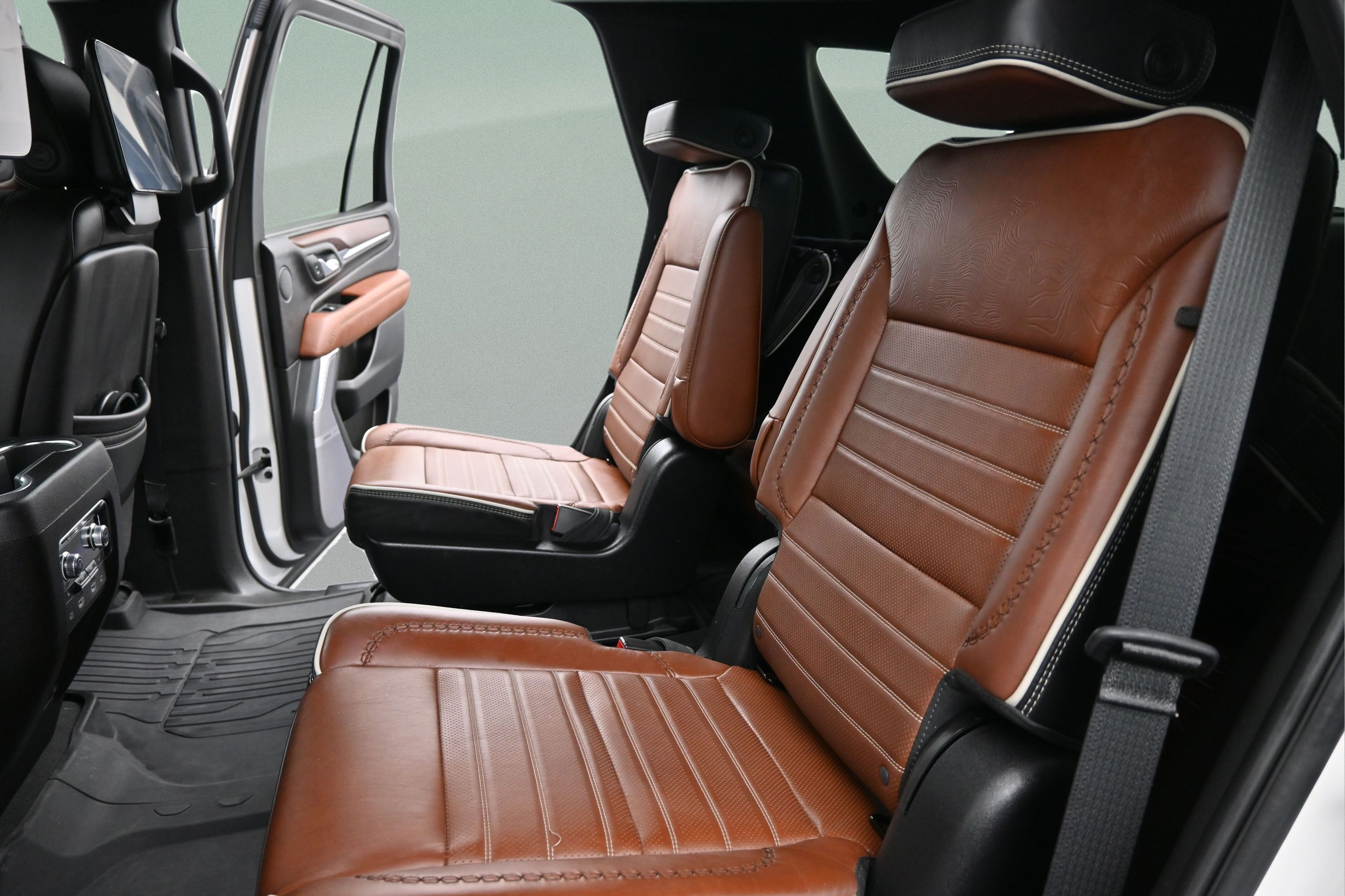Used 2024 GMC Yukon Denali Ultimate AWD/4WD image 24