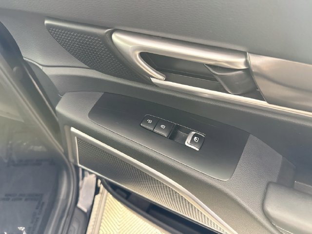 Used 2025 Kia Telluride S FWD image 30