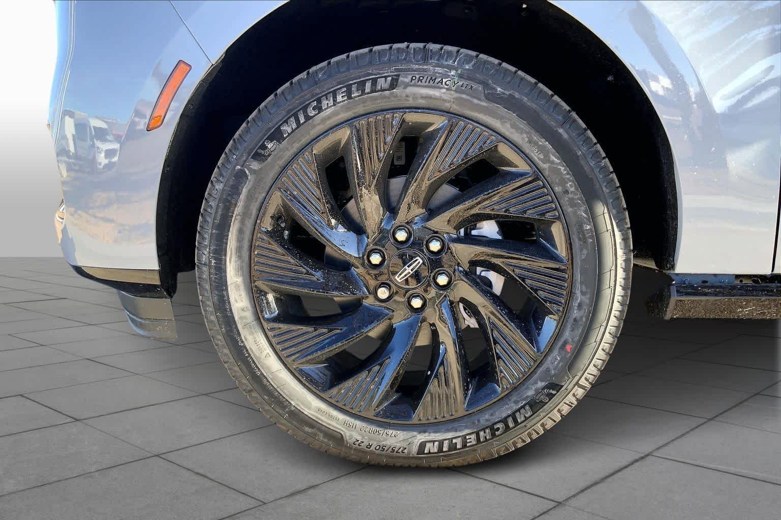 New 2026 Lincoln Navigator L Reserve w/ Jet Appearance Package image 11