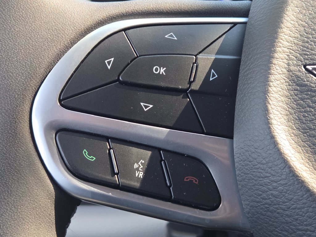 Used 2022 Chrysler Pacifica Touring-L w/ Uconnect Theater Family Group FWD image 10
