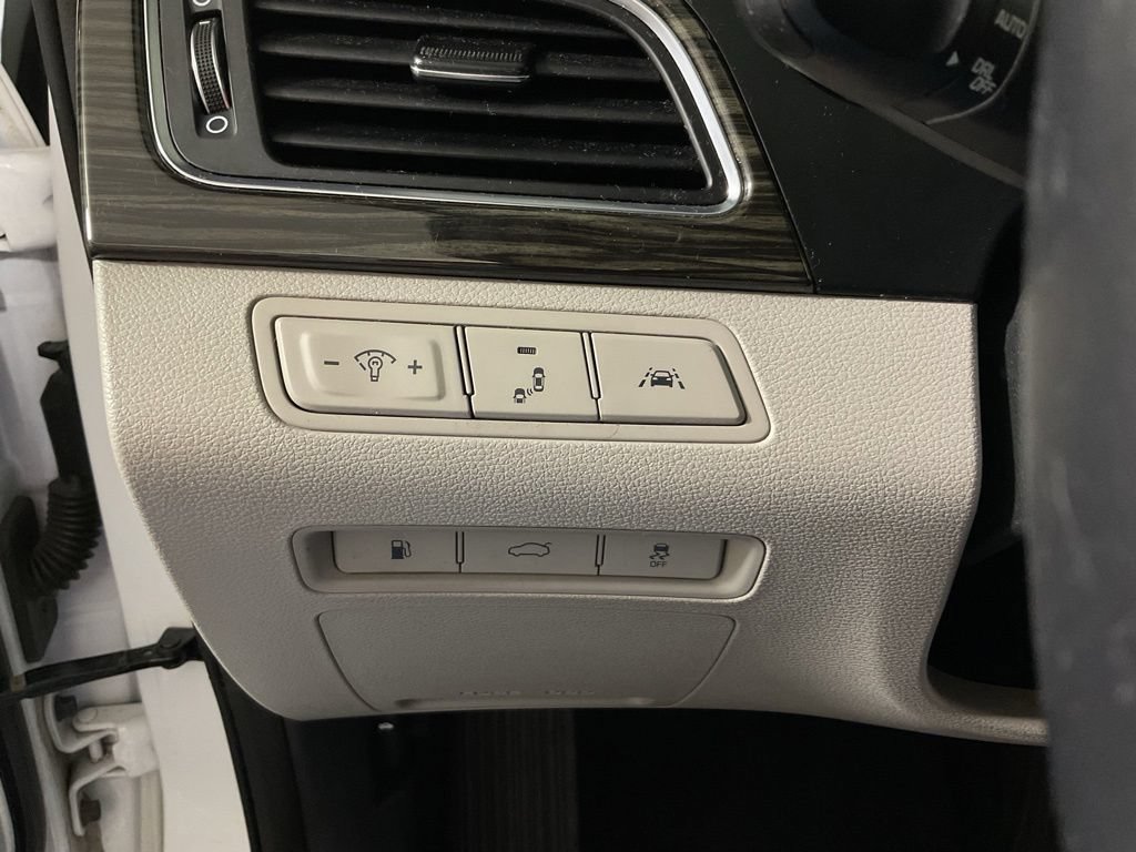 Used 2016 Hyundai Sonata Limited w/ Option Group 05 FWD image 30