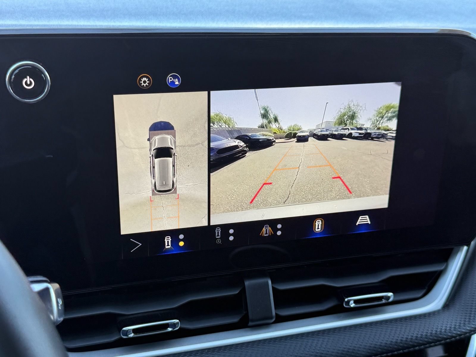 Used 2025 Chevrolet Equinox LT w/ Convenience Package II AWD/4WD image 17