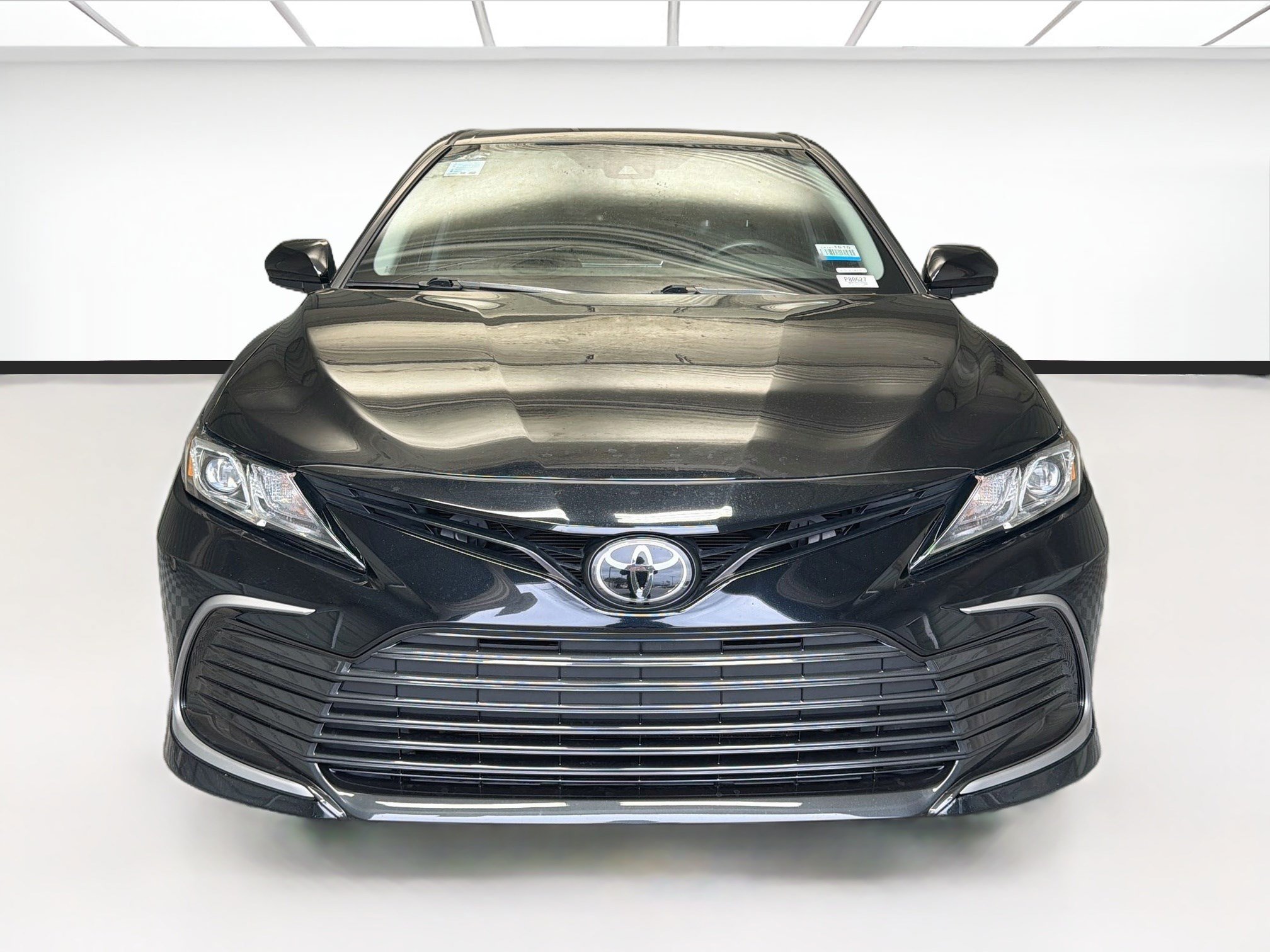 Used 2023 Toyota Camry LE FWD image 2
