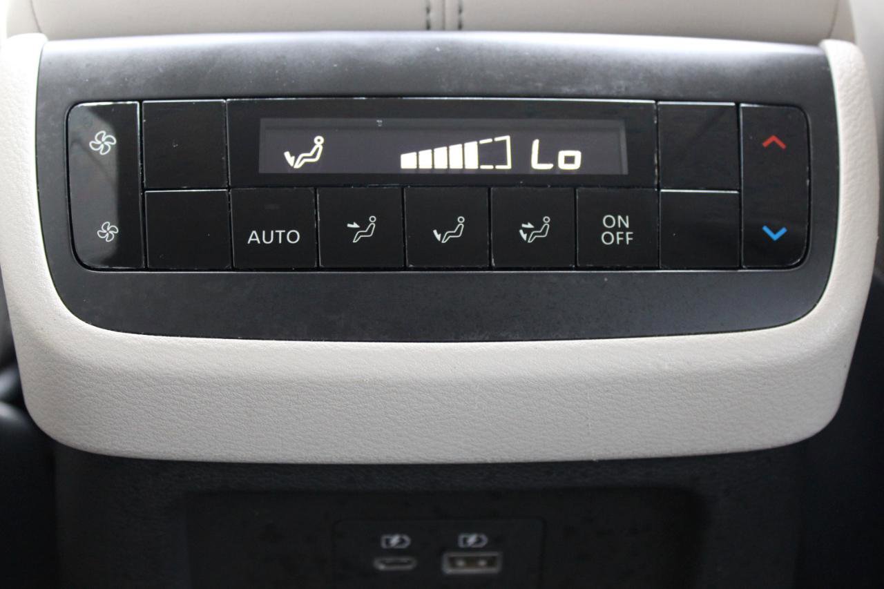 Used 2025 Nissan Pathfinder SL AWD/4WD image 42