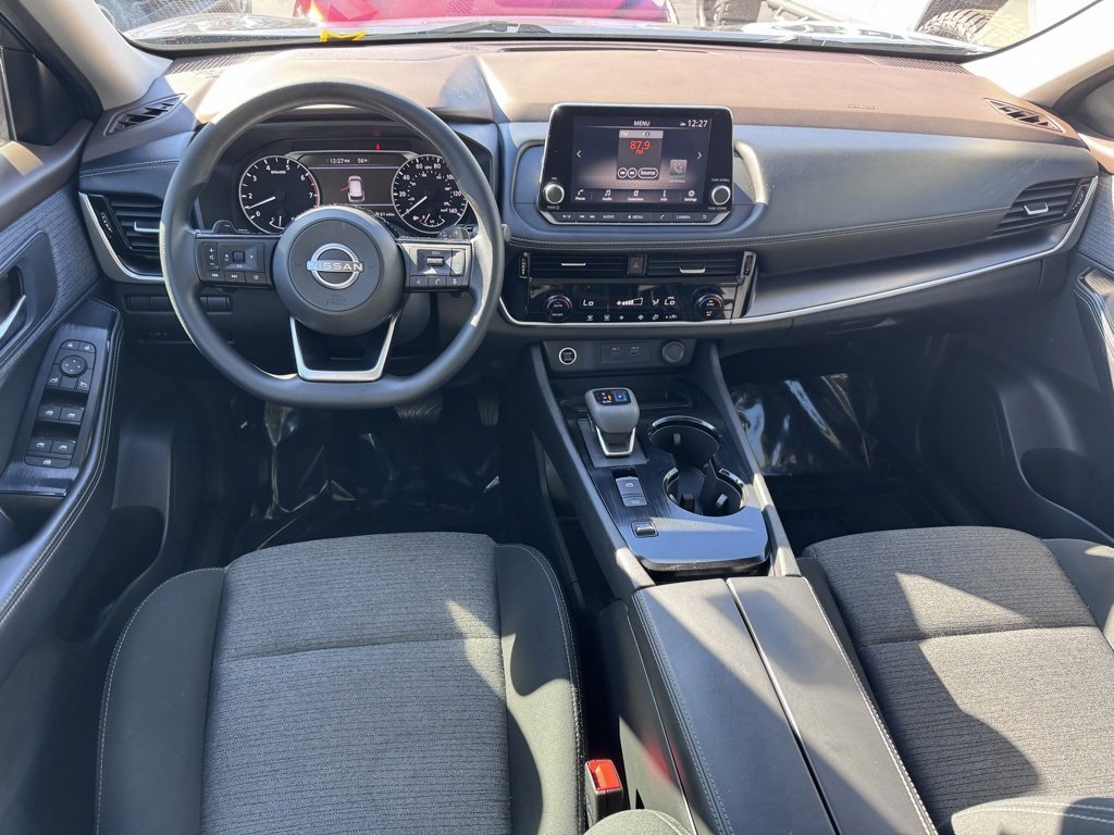 Used 2022 Nissan Rogue SV image 5
