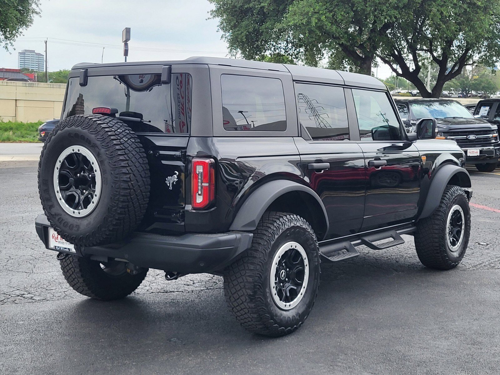 Certified 2024 Ford Bronco Badlands image 4