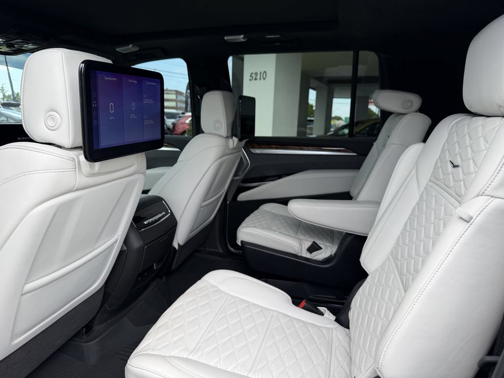 Certified 2025 Cadillac Escalade ESV Sport Platinum w/ LPO, ONYX Package AWD/4WD image 20