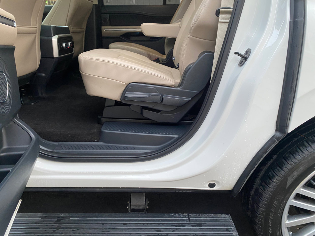 Used 2022 Ford Expedition Max Limited image 33