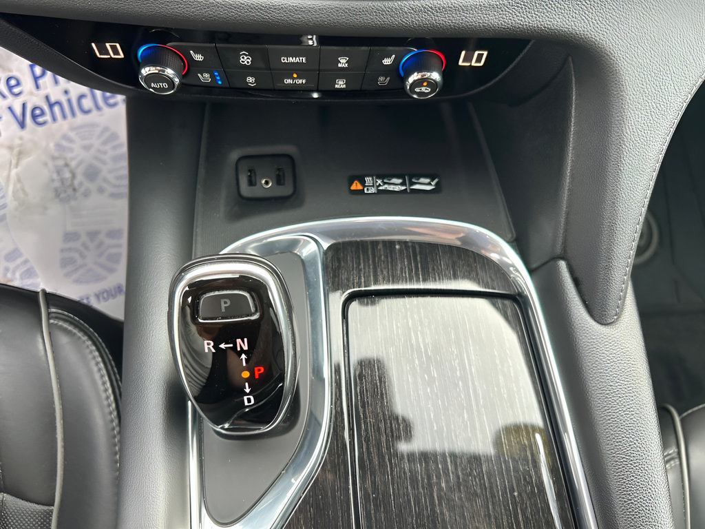 Used 2019 Buick Enclave Avenir w/ Avenir Technology Package AWD/4WD image 18