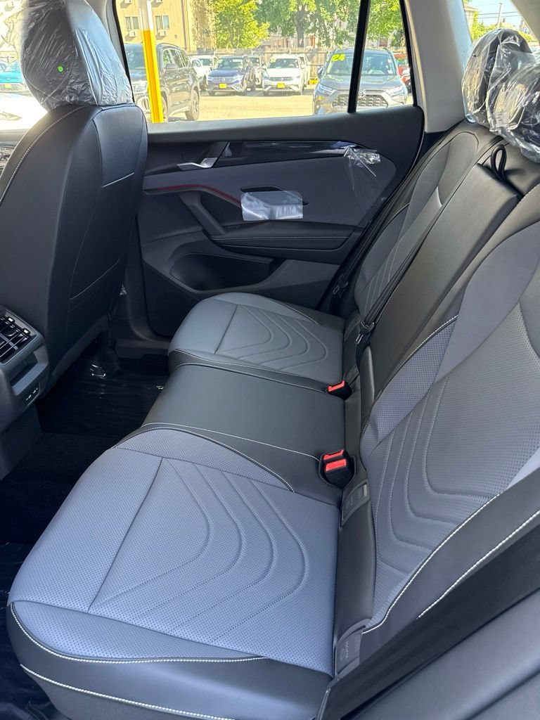 New 2026 Volkswagen Tiguan SE AWD/4WD image 16