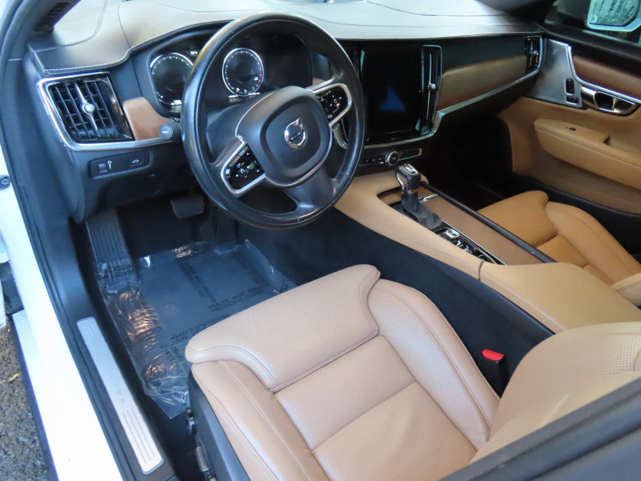 Used 2017 Volvo S90 T6 Inscription w/ Vision Package image 9