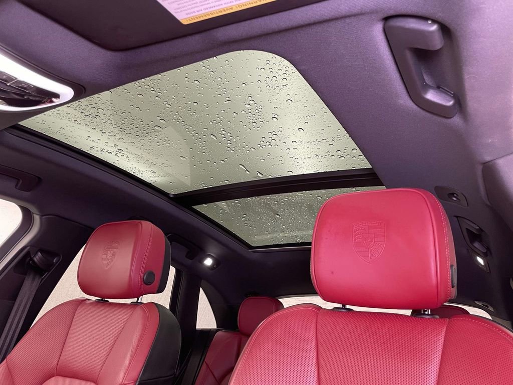 Used 2023 Porsche Macan image 18