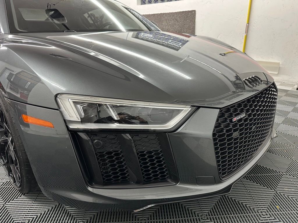 Used 2018 Audi R8 V10 w/ Premium Package image 9