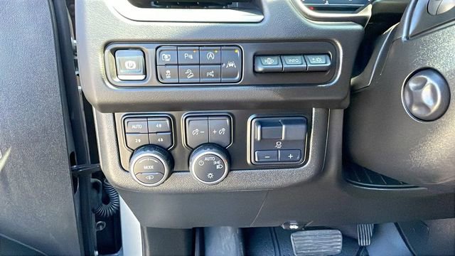 Used 2024 Chevrolet Suburban High Country w/ Advanced Technology Package image 29