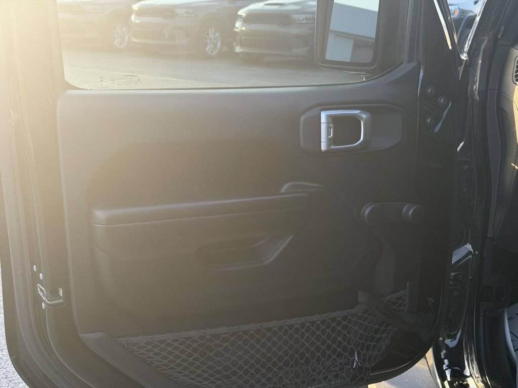 Used 2021 Jeep Gladiator Sport AWD/4WD image 18