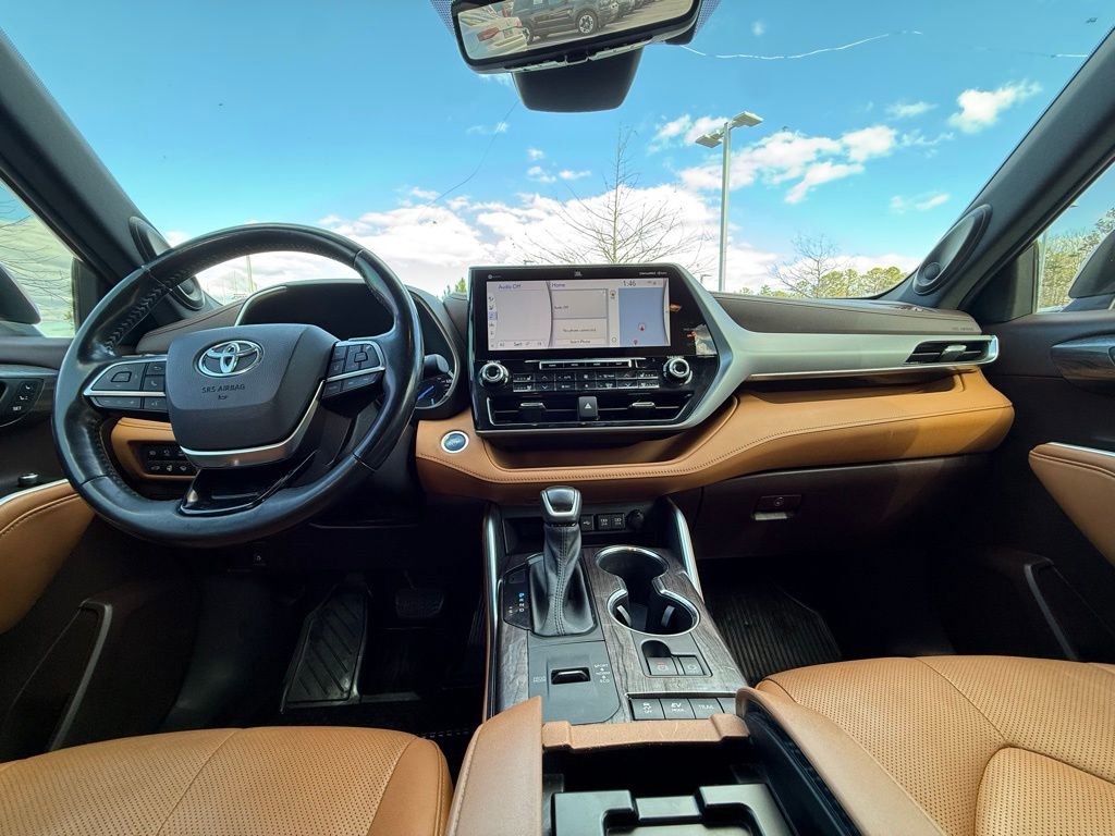Used 2021 Toyota Highlander Platinum image 30