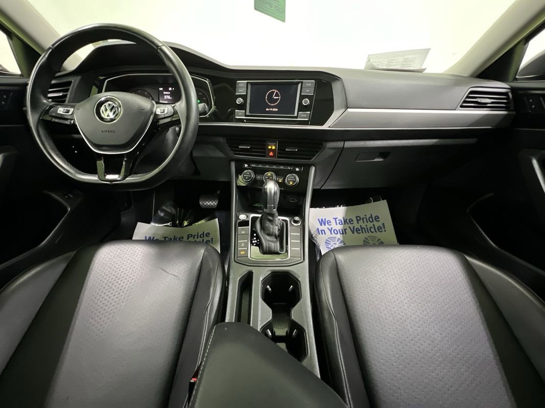Used 2019 Volkswagen Jetta SE w/ Cold Weather Package FWD image 17
