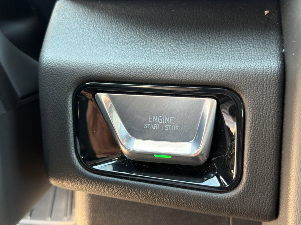 Used 2025 GMC Yukon Denali AWD/4WD image 27